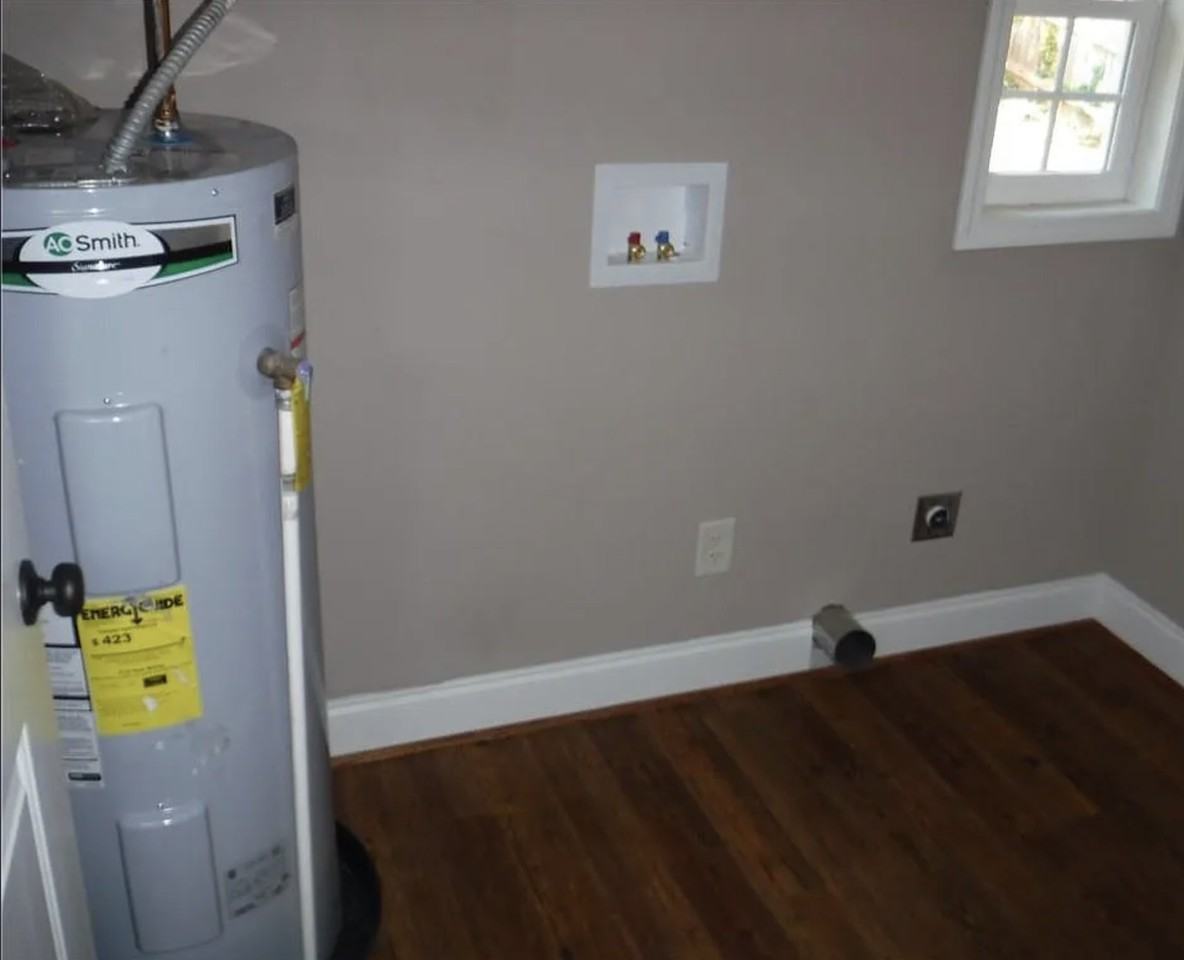 308 S Poplar St #3 - Photo 6 of 9