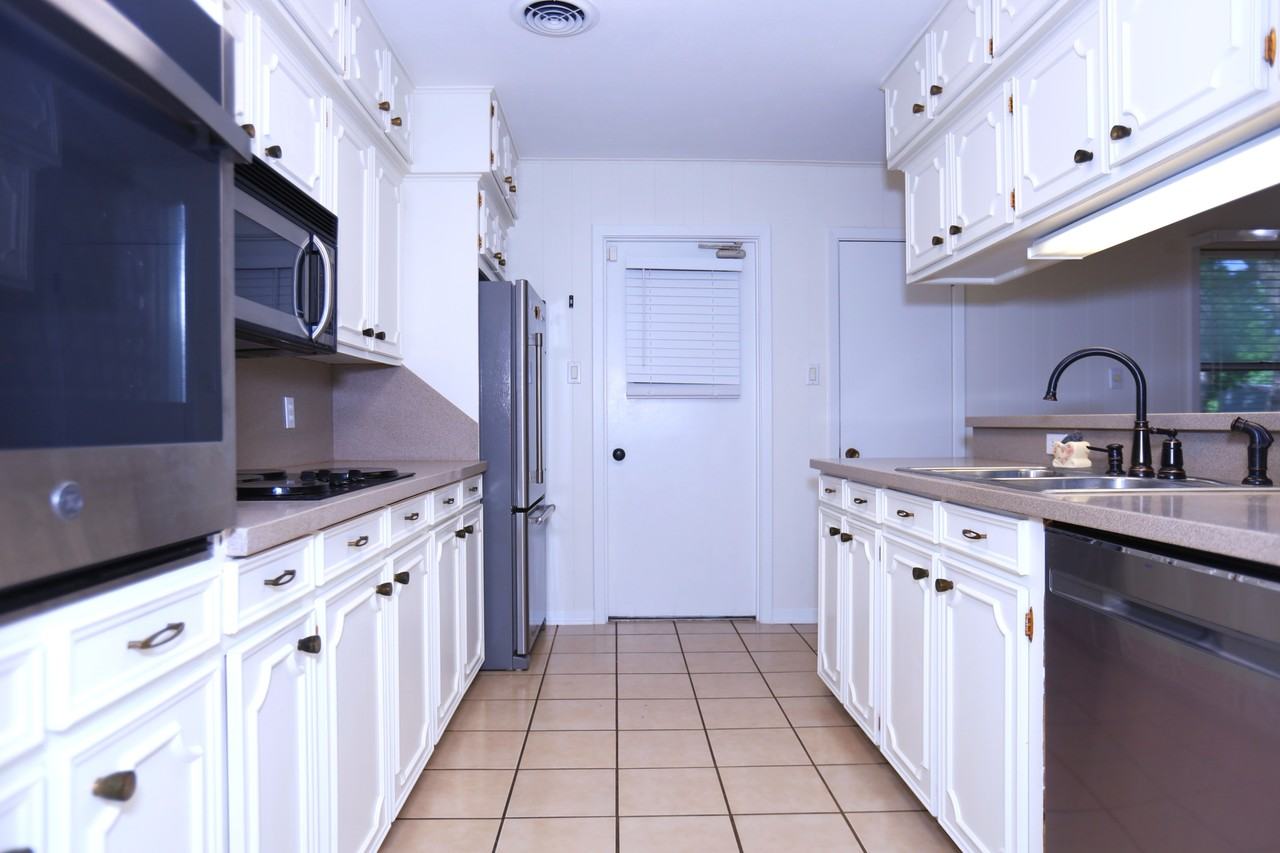 115 Irwin Rd #1 - Photo 3 of 10