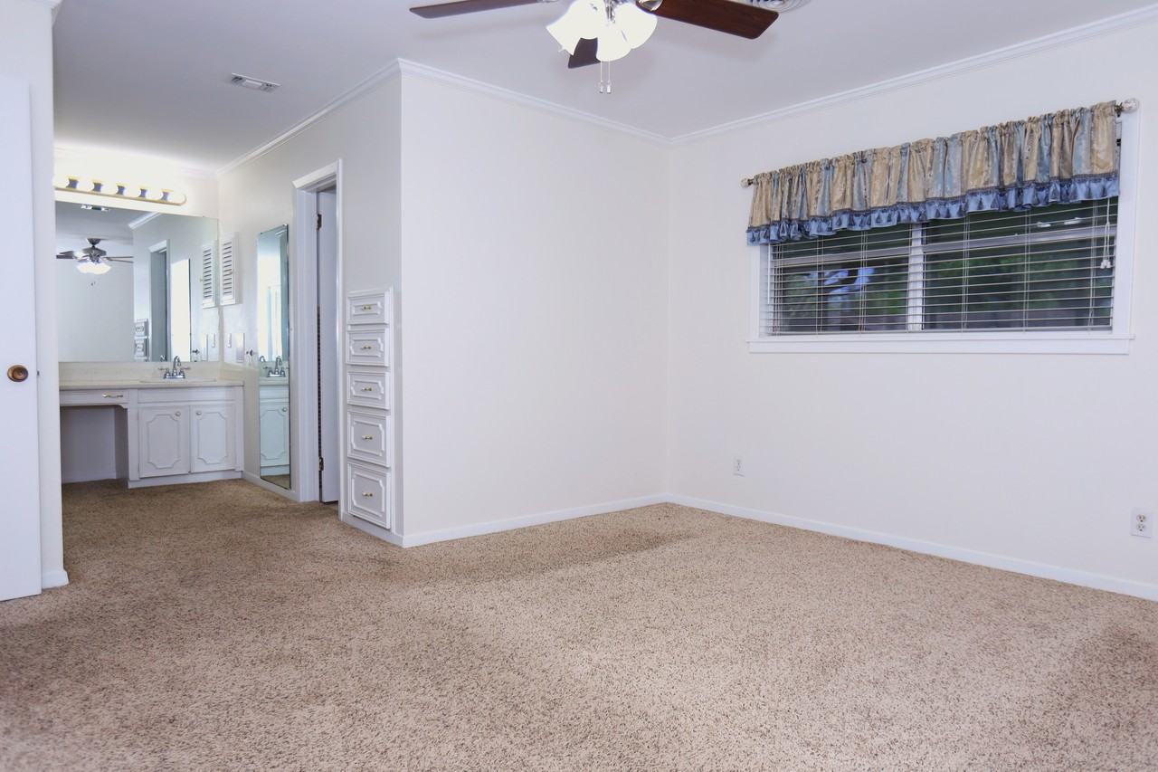 115 Irwin Rd #1 - Photo 4 of 10