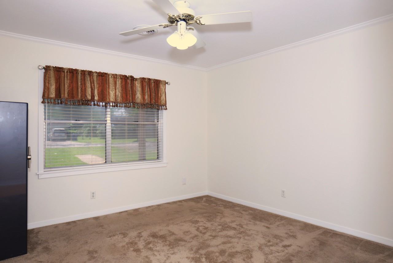 115 Irwin Rd #1 - Photo 6 of 10