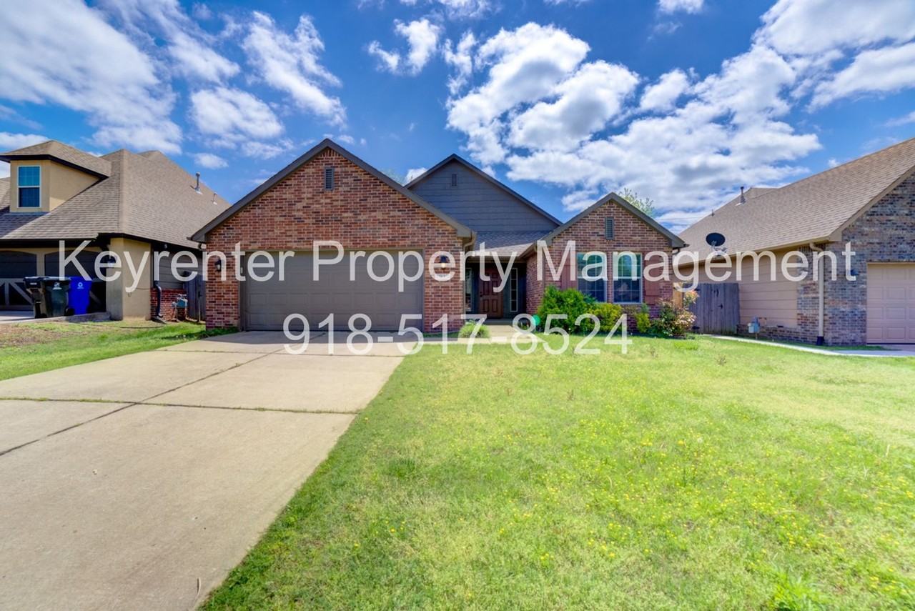 1911 W Canton Pl - Photo 3 of 31
