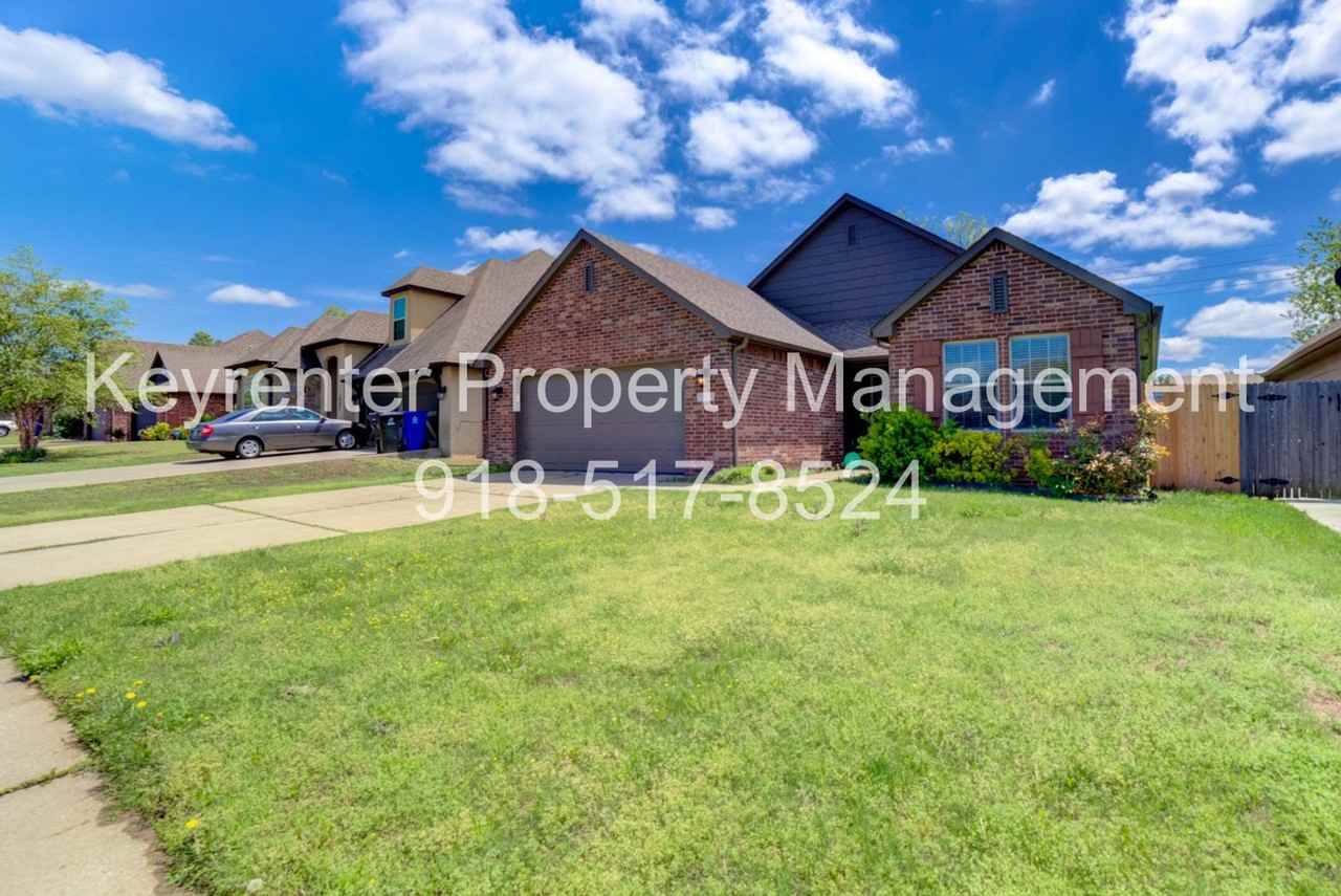 1911 W Canton Pl - Photo 4 of 31