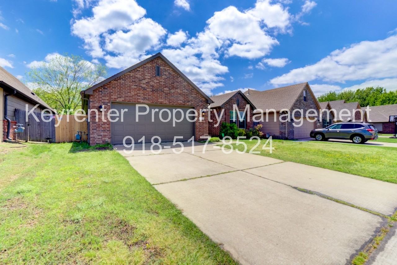 1911 W Canton Pl - Photo 5 of 31