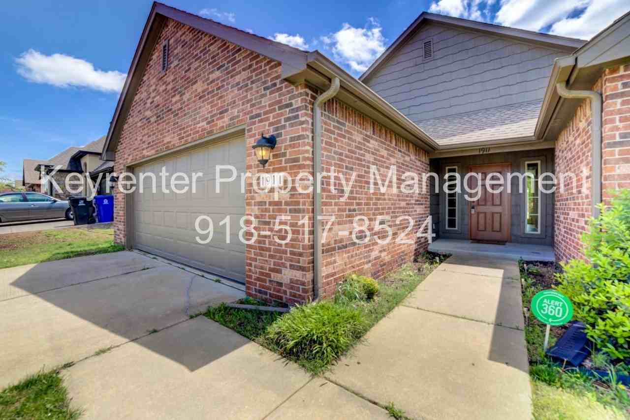 1911 W Canton Pl - Photo 6 of 31