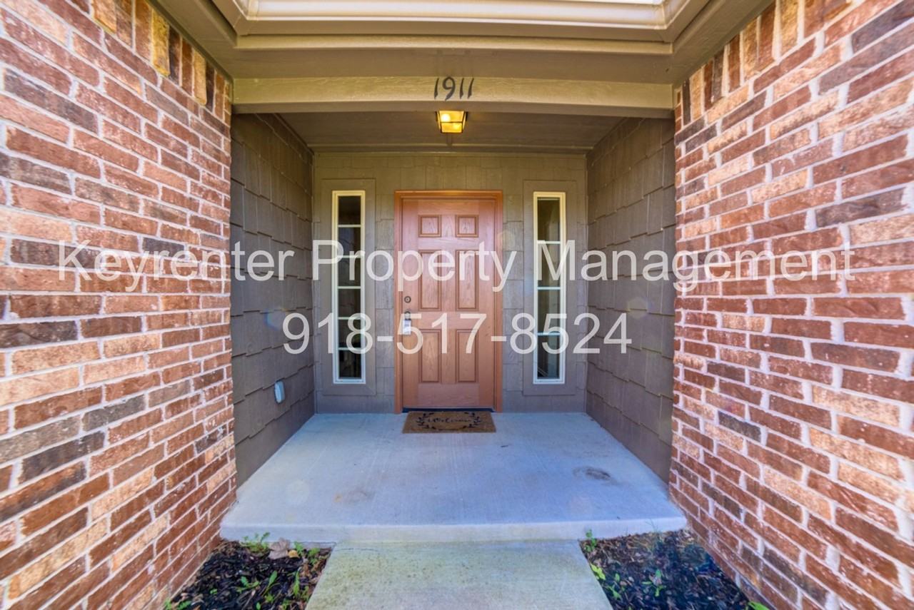 1911 W Canton Pl - Photo 7 of 31