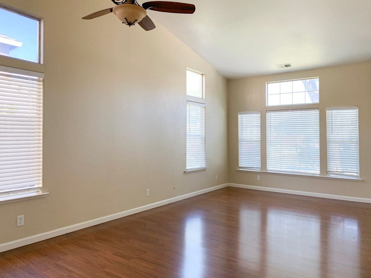 701 La Baig Dr - Photo 3 of 38