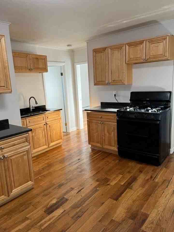 39 America Street - Photo 6 of 9