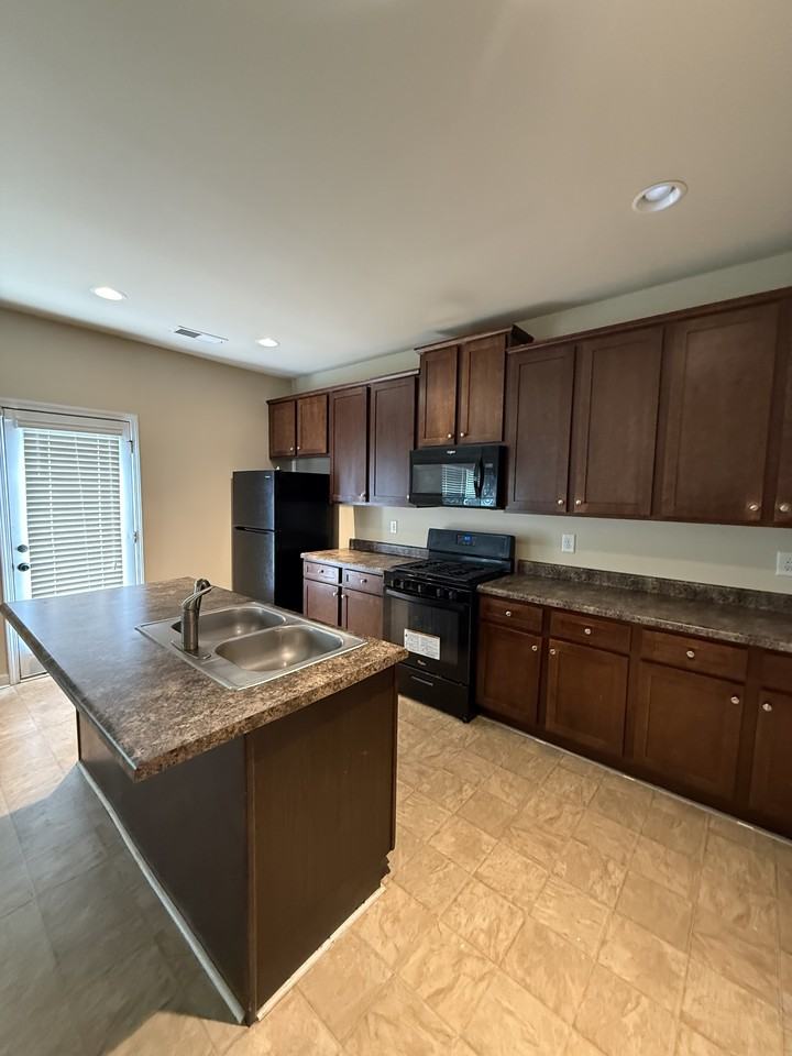 2529 Shropshire Pl #1 - Photo 4 of 18