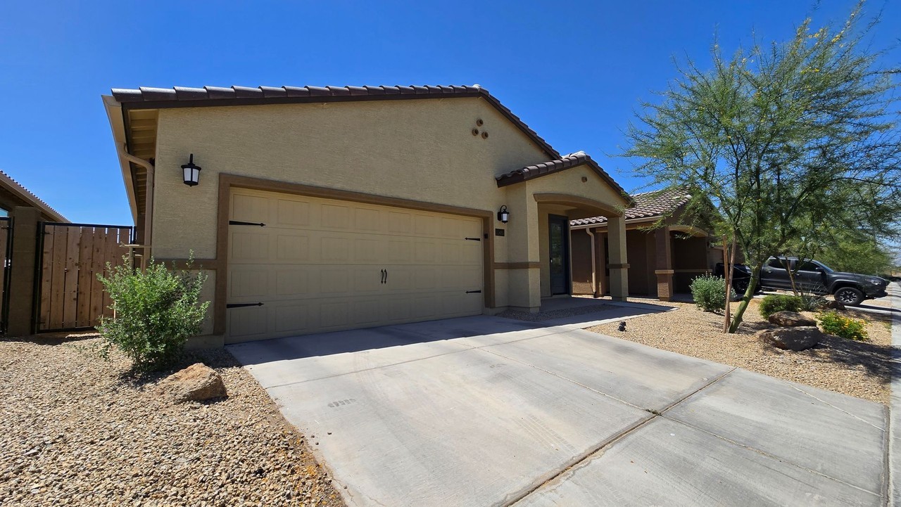 11485 W Camden Dr - Photo 2 of 25