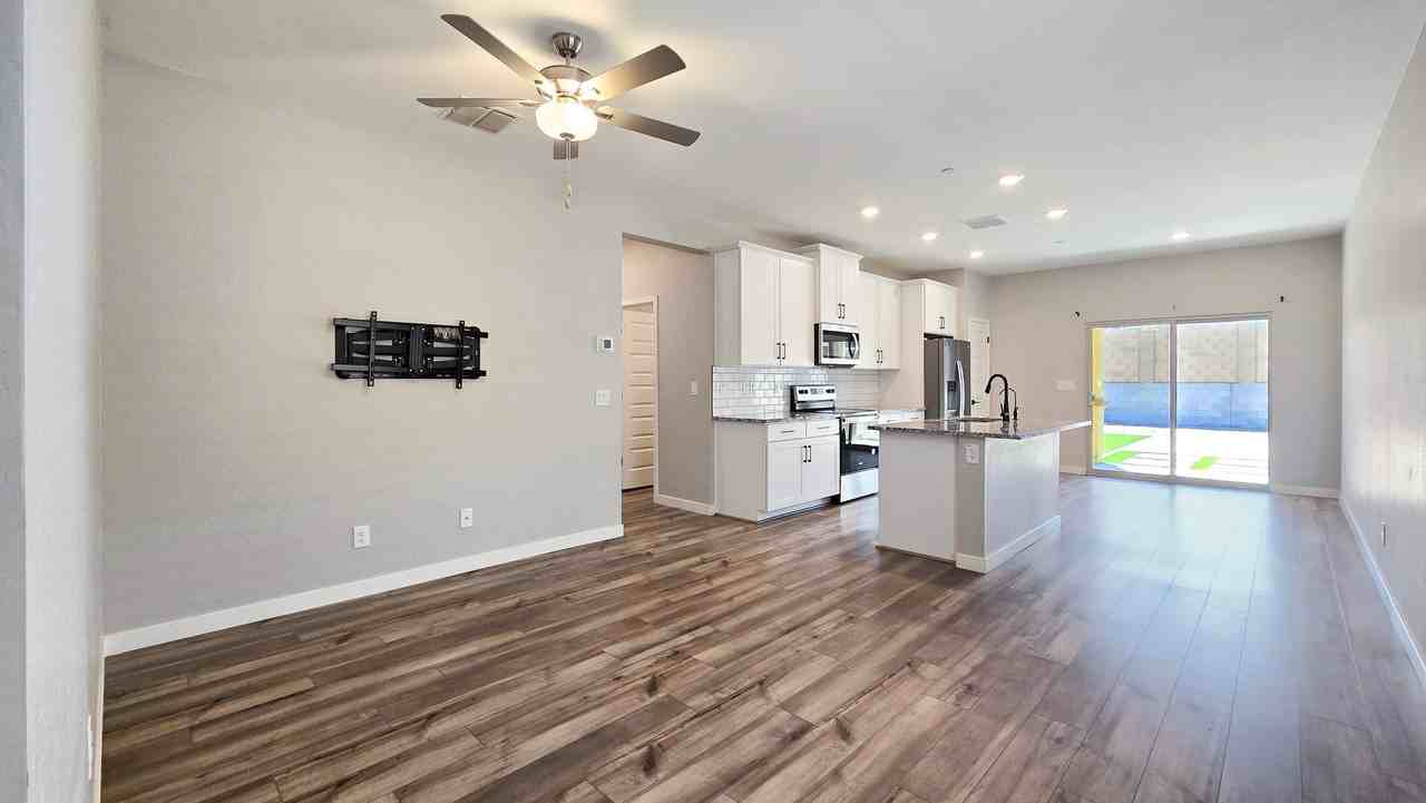 11485 W Camden Dr - Photo 4 of 25