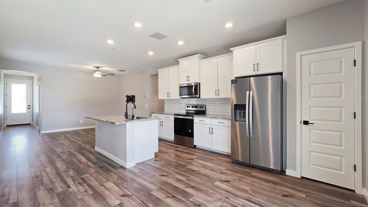 11485 W Camden Dr - Photo 6 of 25