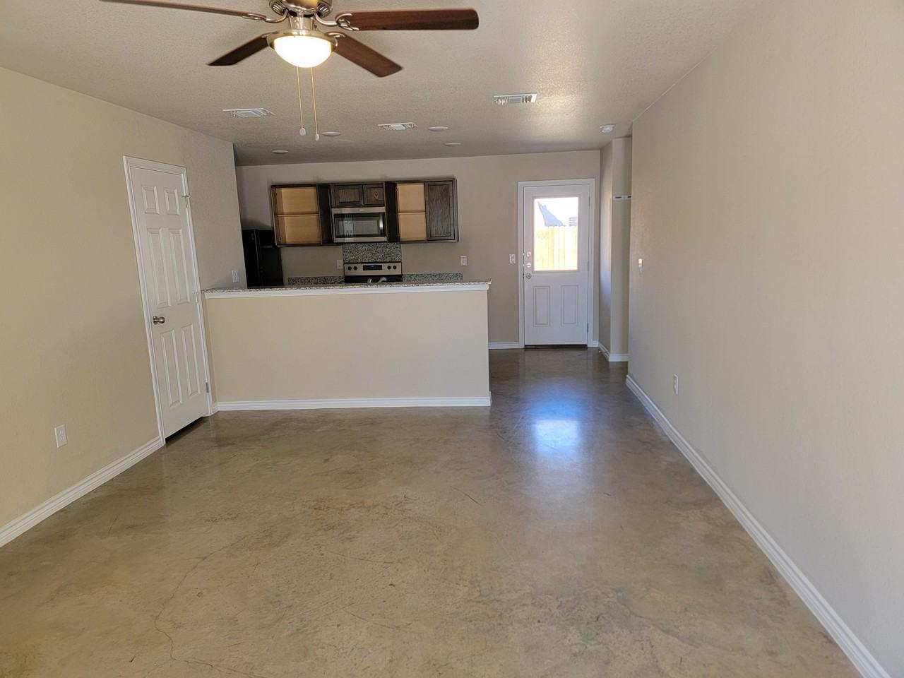 507 Stringer St #B - Photo 2 of 8