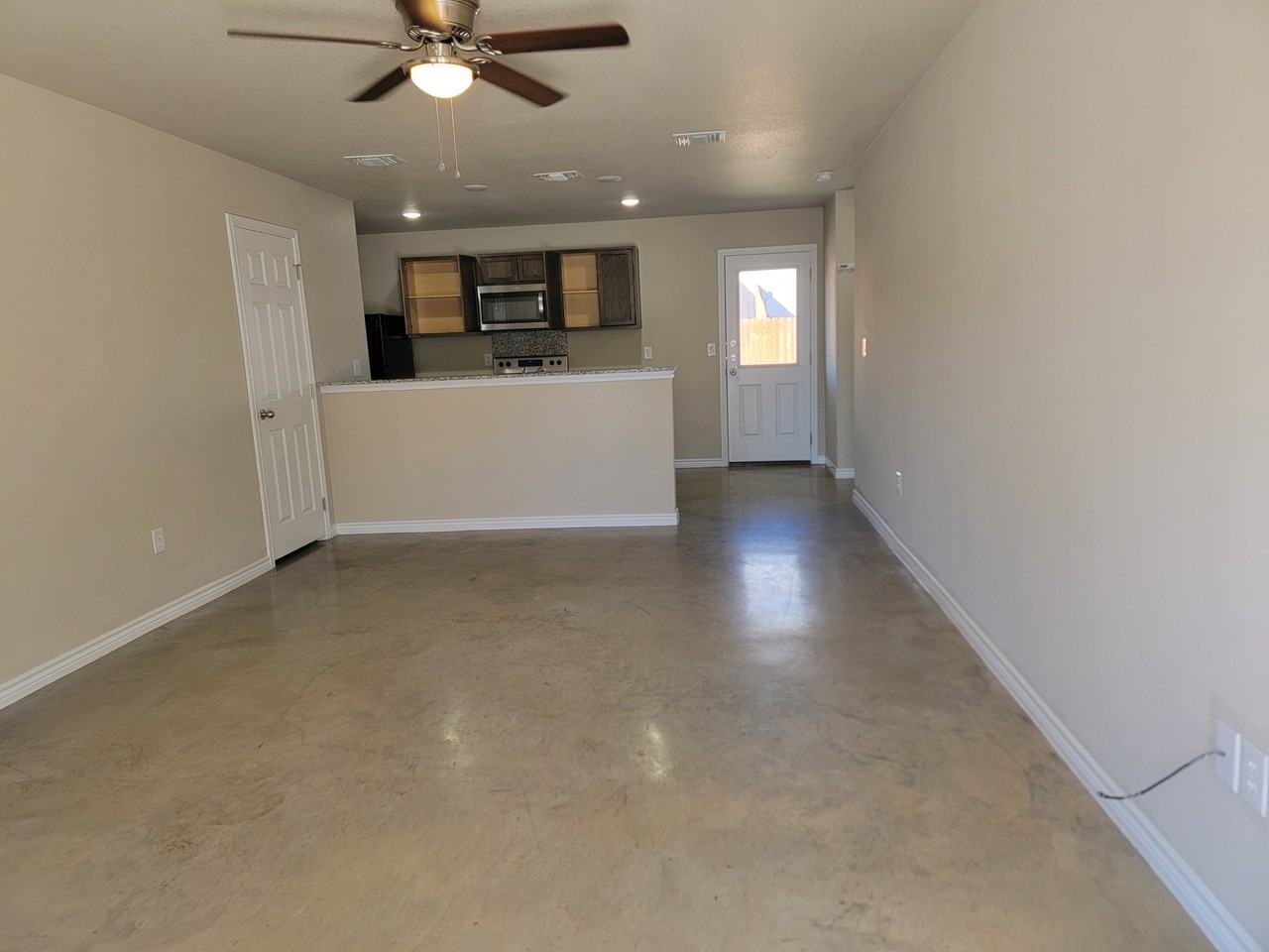 507 Stringer St #B - Photo 4 of 8