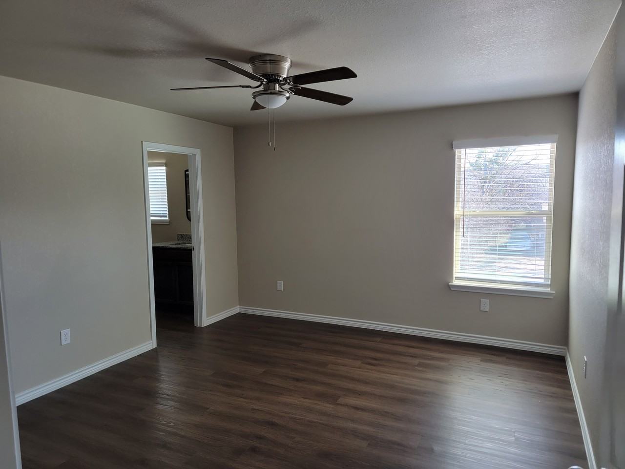 507 Stringer St #B - Photo 7 of 8