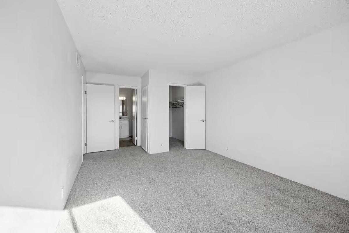 3161 W Cheryl Dr - Photo 4 of 30