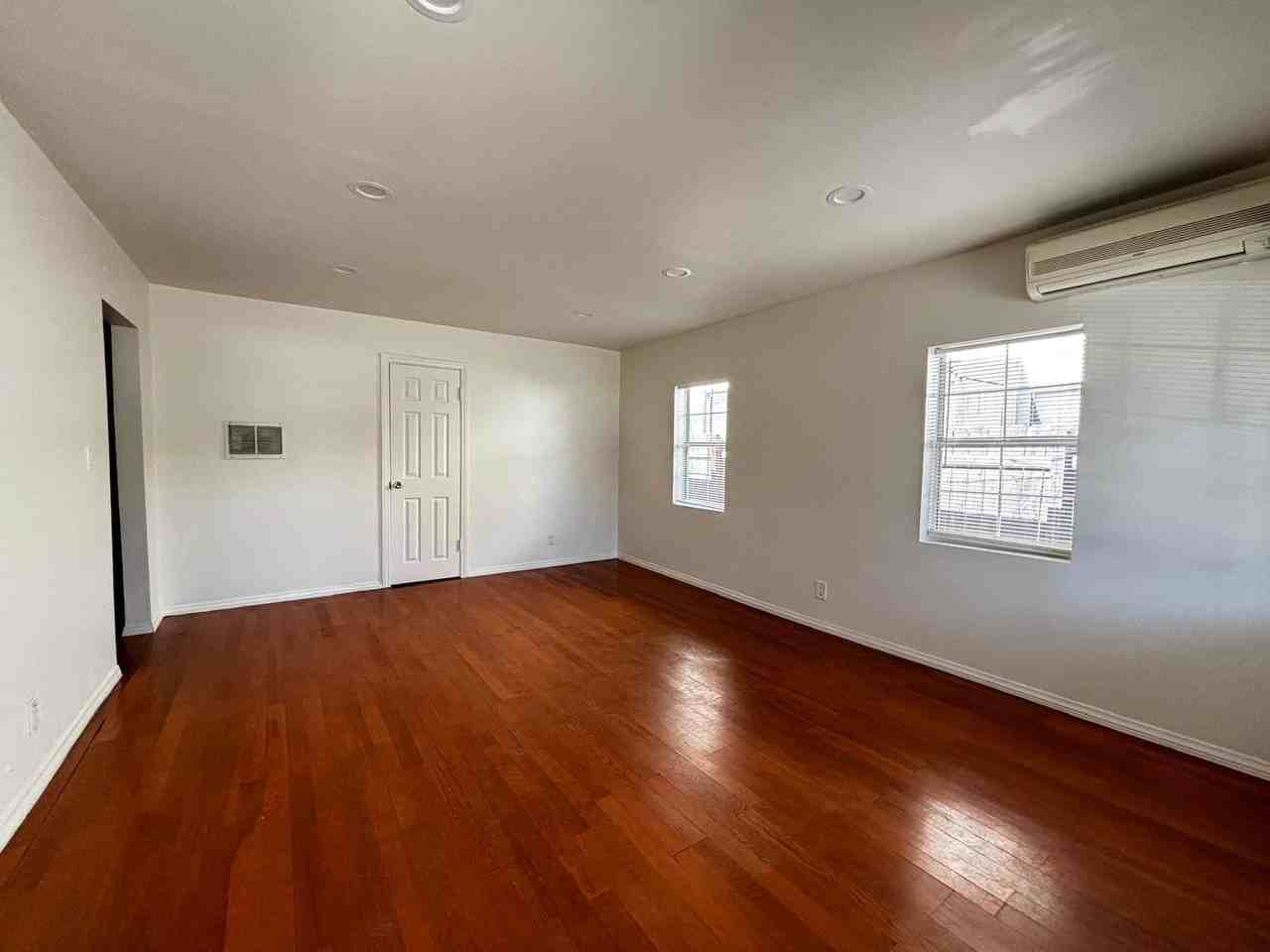22122 Saticoy St - Photo 3 of 23