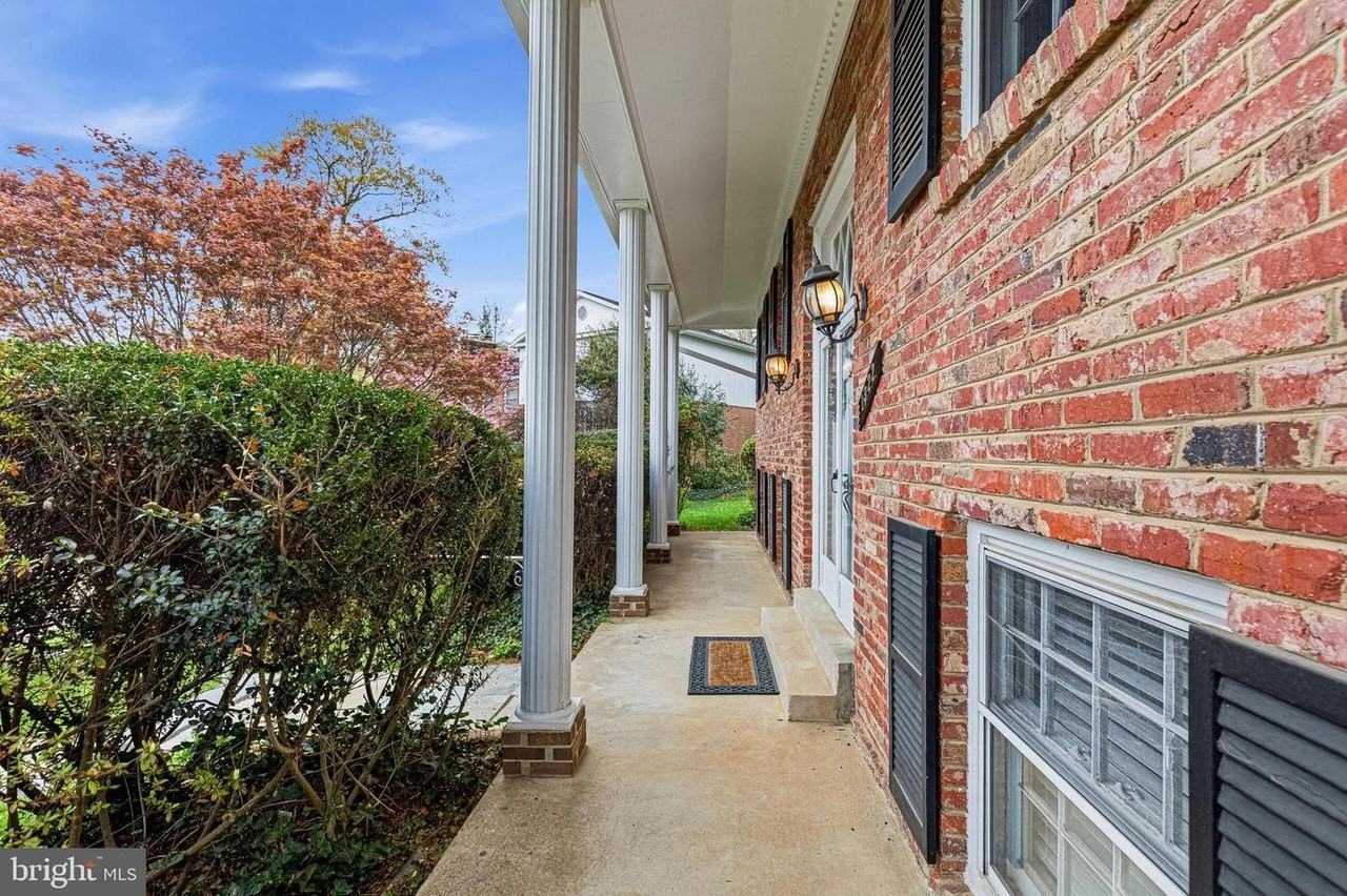 1322 Cordelia Ct #1 - Photo 4 of 33