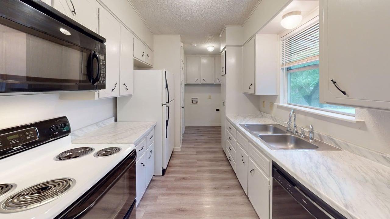 1804 Clarawood Dr - Photo 2 of 15