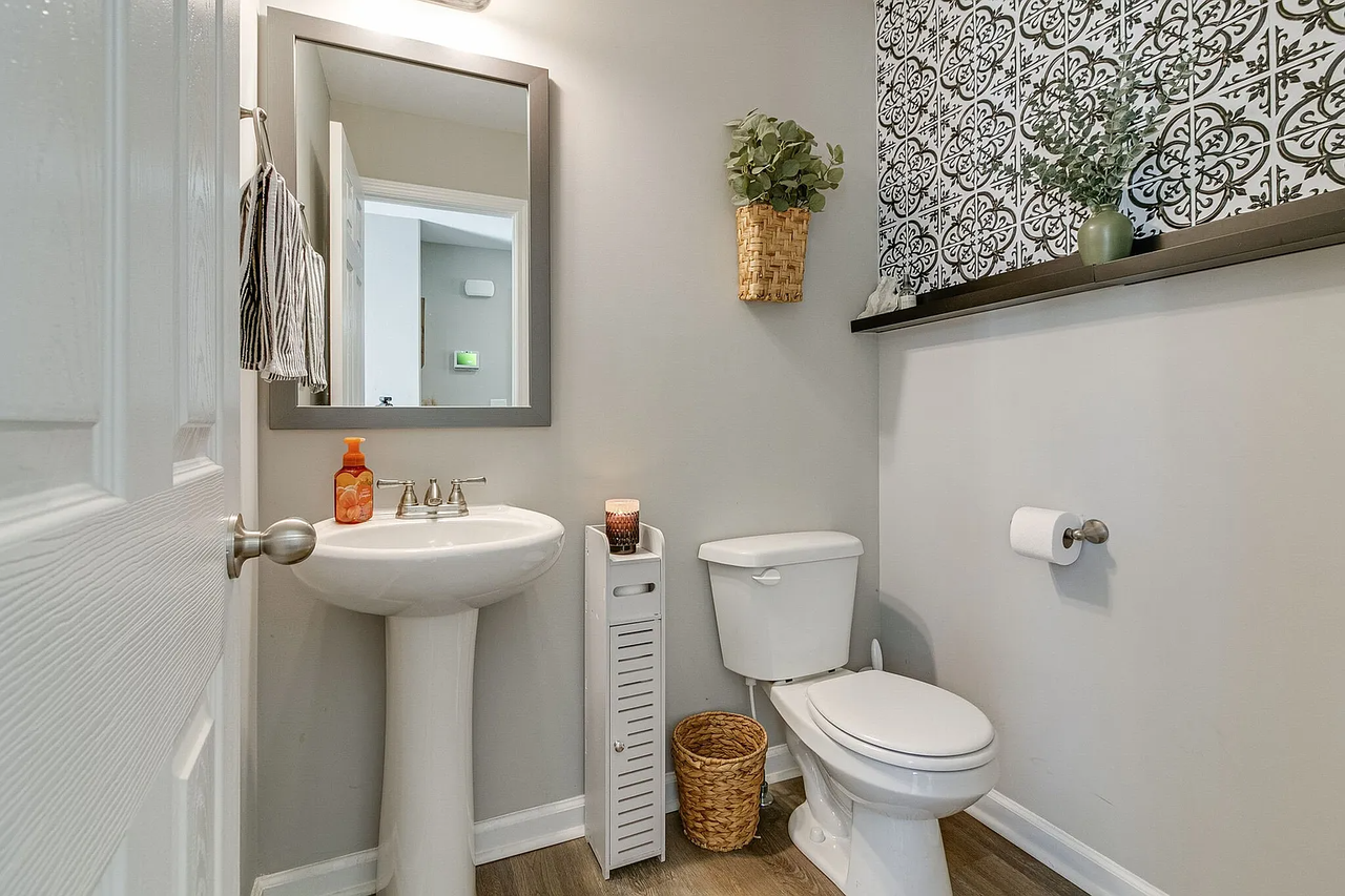 924 E Happy Hollow Dr #1 - Photo 5 of 25