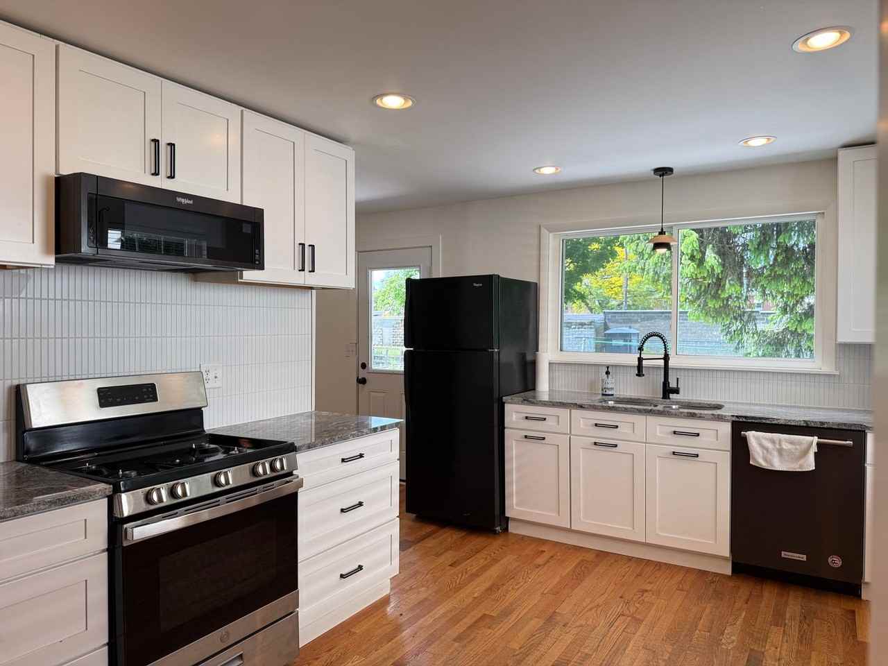 631 E Frederick St - Photo 2 of 29