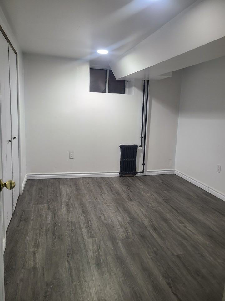 257 Main St W #1 - Photo 3 of 7