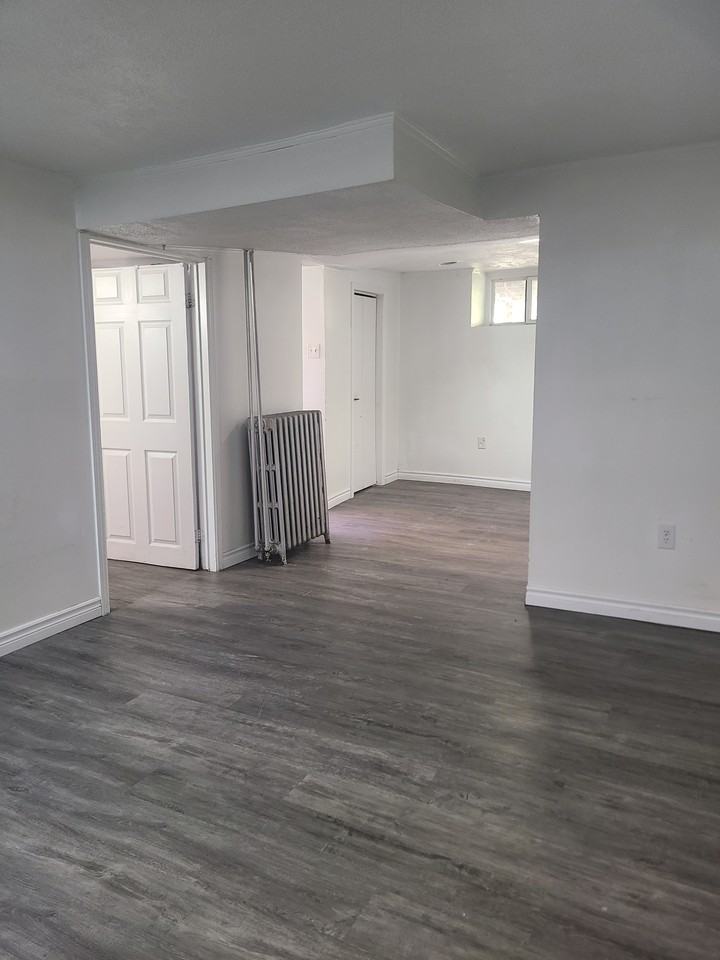 257 Main St W #1 - Photo 4 of 7