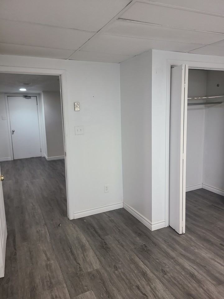 257 Main St W #1 - Photo 5 of 7