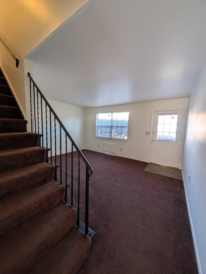 1174 Kelburn Rd Apt D #1174D - Photo 2 of 16