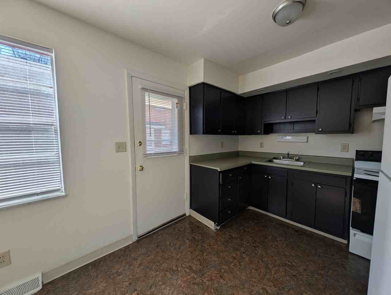 1174 Kelburn Rd Apt D #1174D - Photo 4 of 16