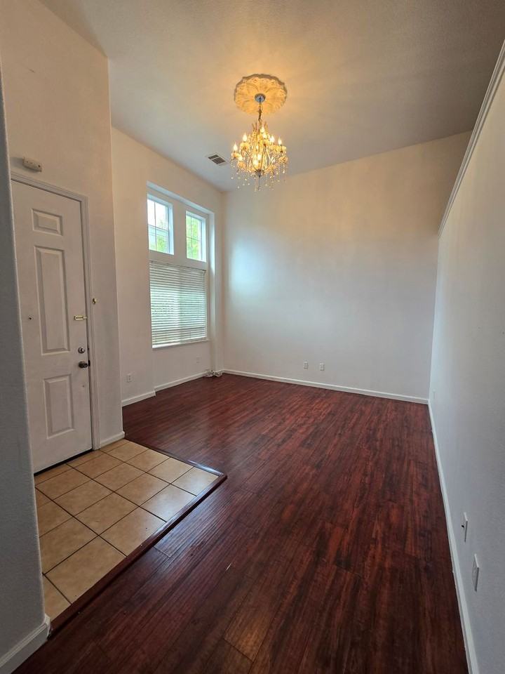 223 Santa Barbara St - Photo 3 of 16