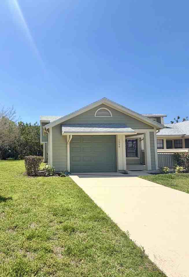 1590 Se Dewberry Ct #1 - Photo 2 of 18