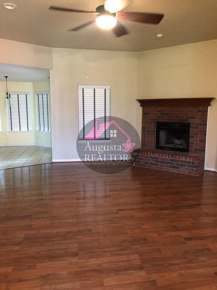 1341 Princeton St - Photo 3 of 11