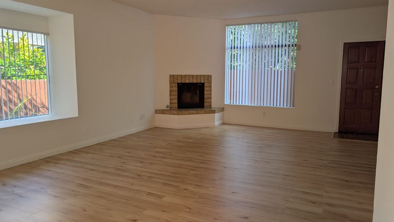 2501 W Grand Ave #6 - Photo 2 of 12