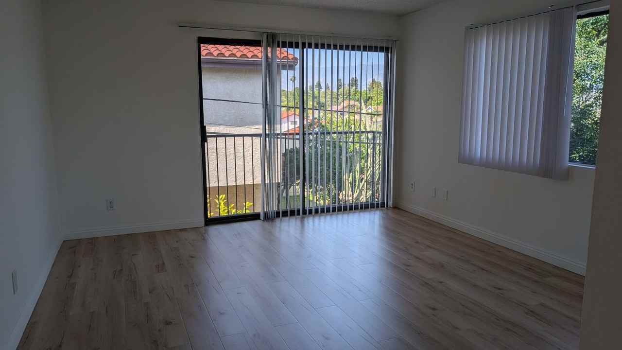 2501 W Grand Ave #6 - Photo 5 of 12