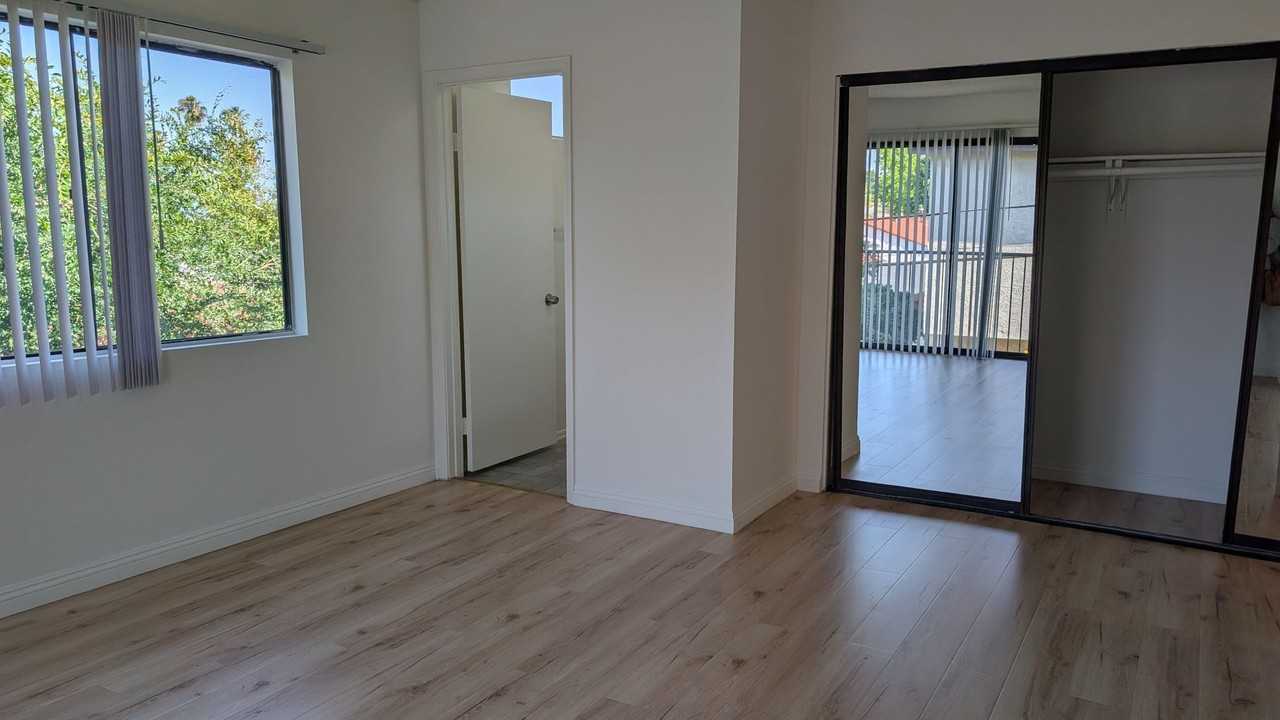 2501 W Grand Ave #6 - Photo 6 of 12