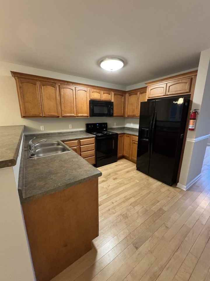76 Sumner Ln #E - Photo 4 of 30