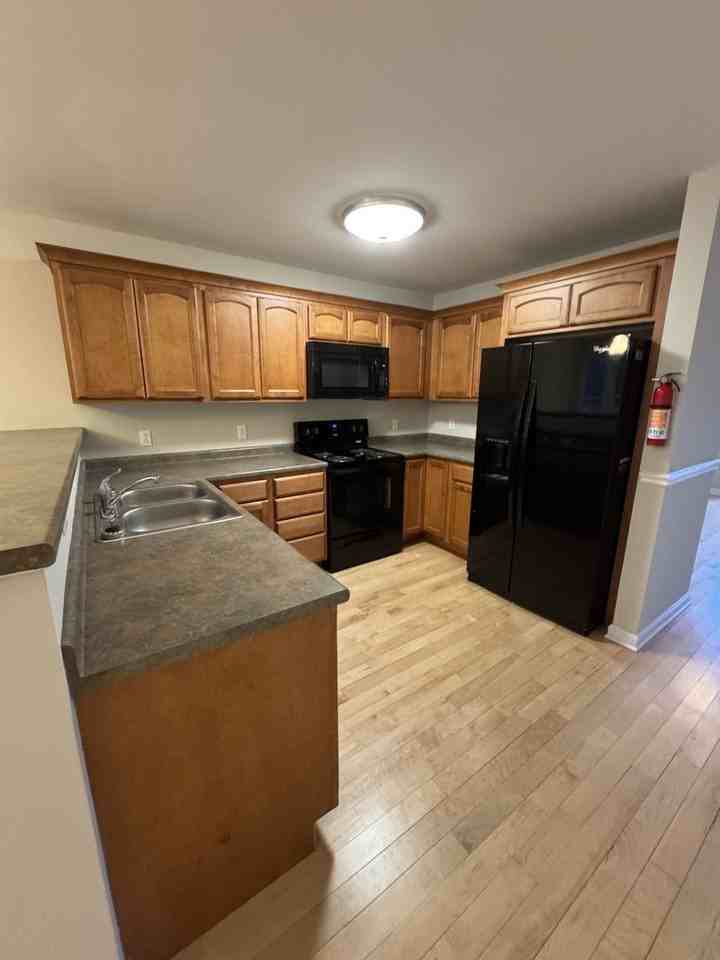 76 Sumner Ln #E - Photo 6 of 30