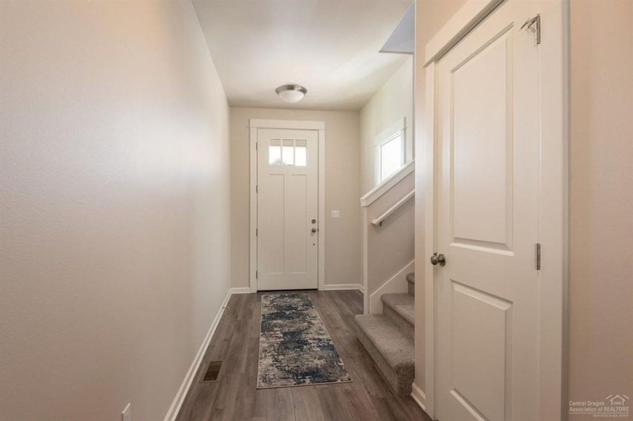 20432 Dixie Ct - Photo 2 of 17