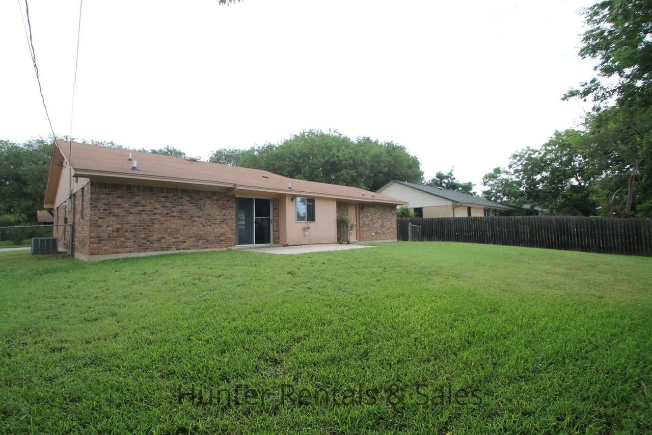 2810 Lawndale St - Photo 4 of 26