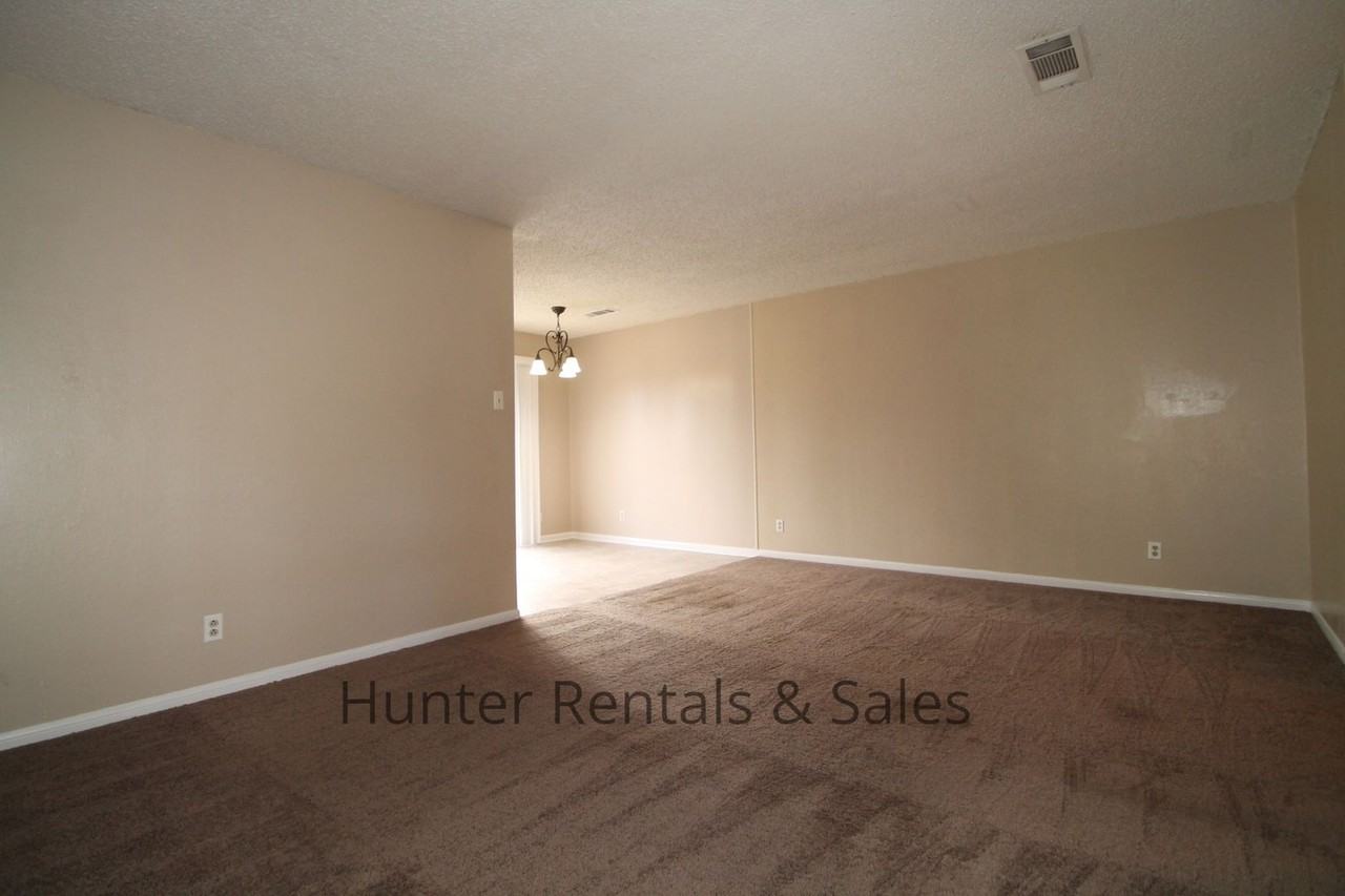 2810 Lawndale St - Photo 6 of 26