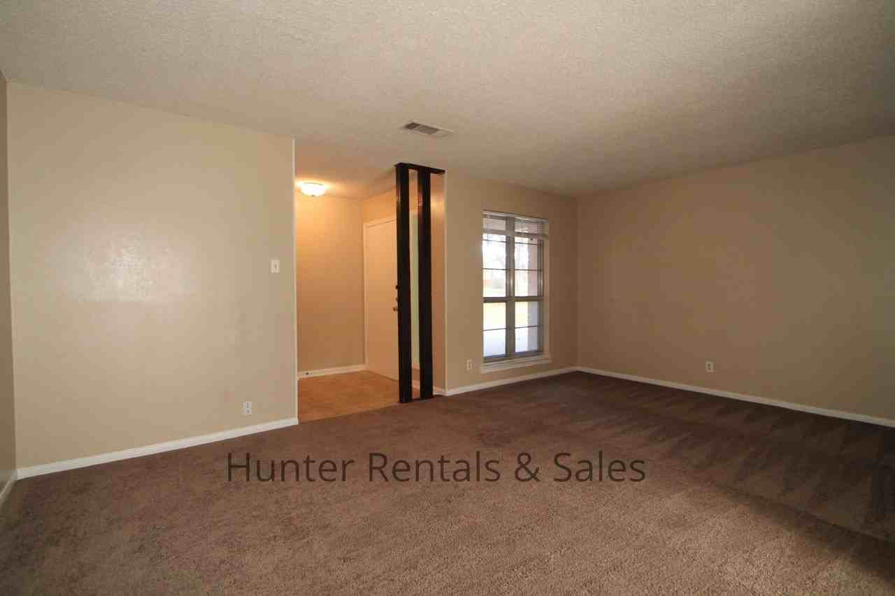 2810 Lawndale St - Photo 7 of 26