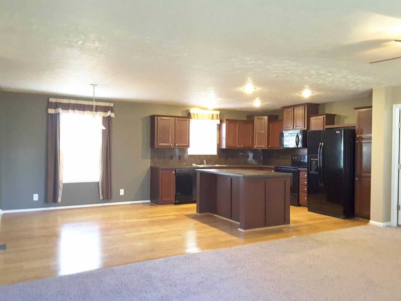 512 Kollar St - Photo 5 of 23