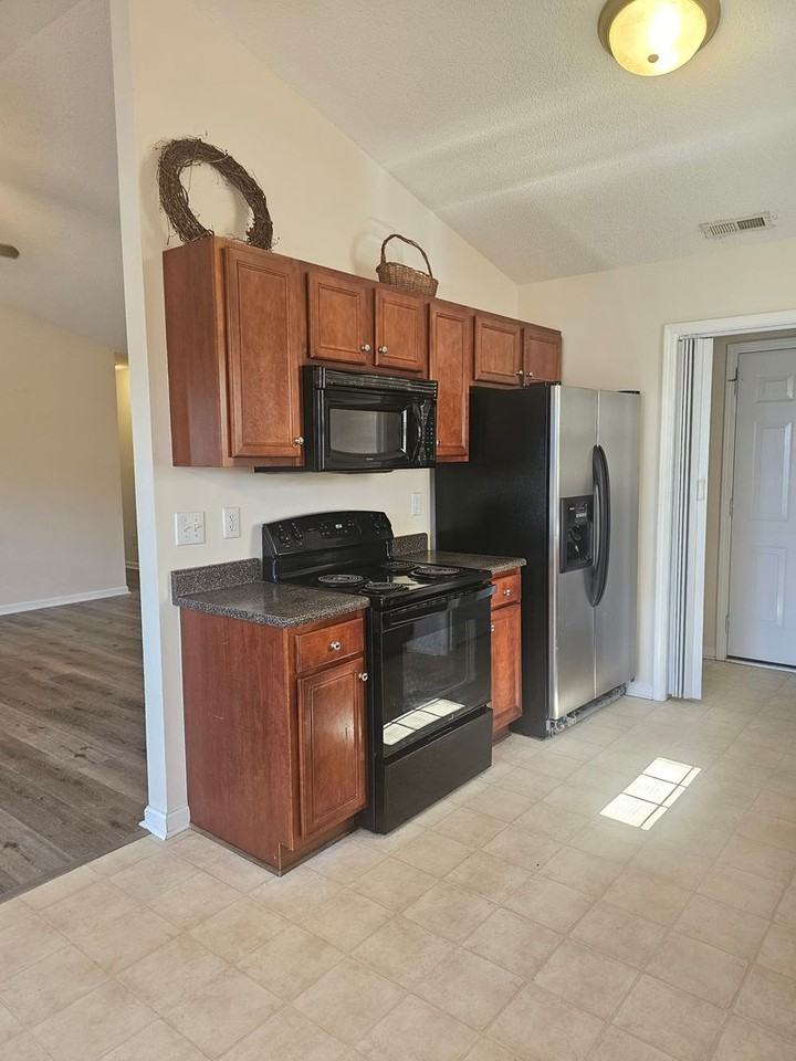 1469 Middlesbrough Dr - Photo 4 of 15