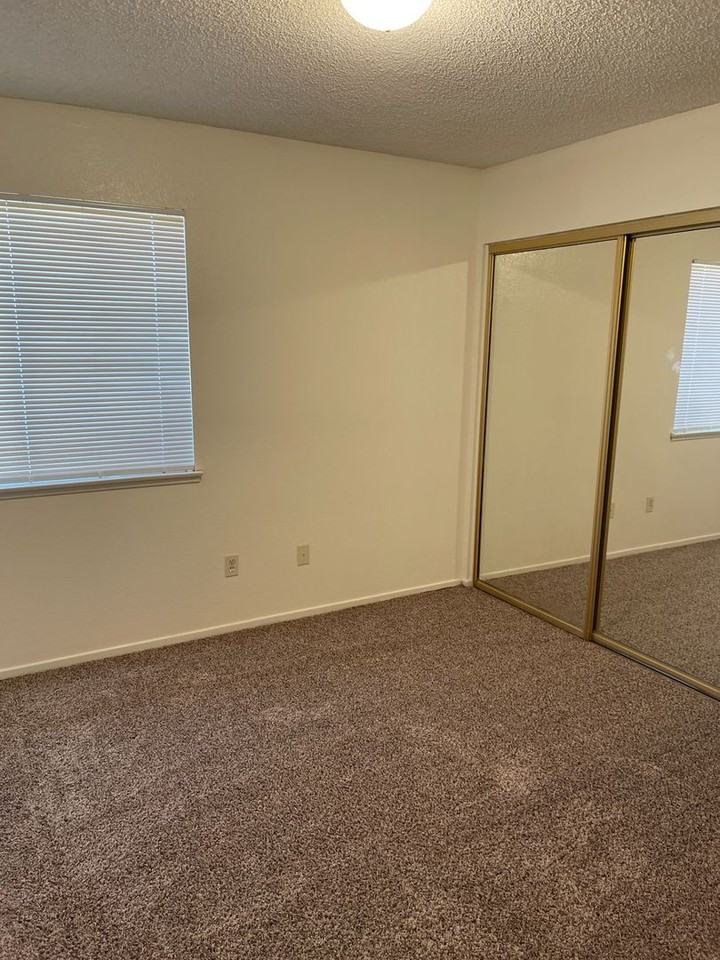 22174 Pahute Rd - Photo 3 of 19