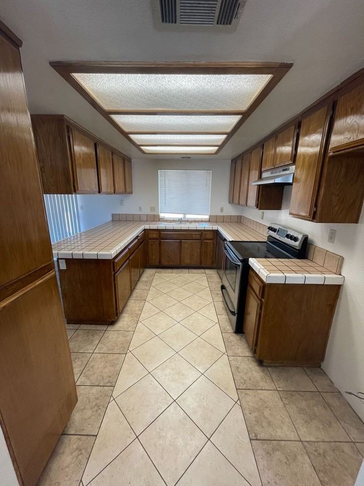 22174 Pahute Rd - Photo 4 of 19