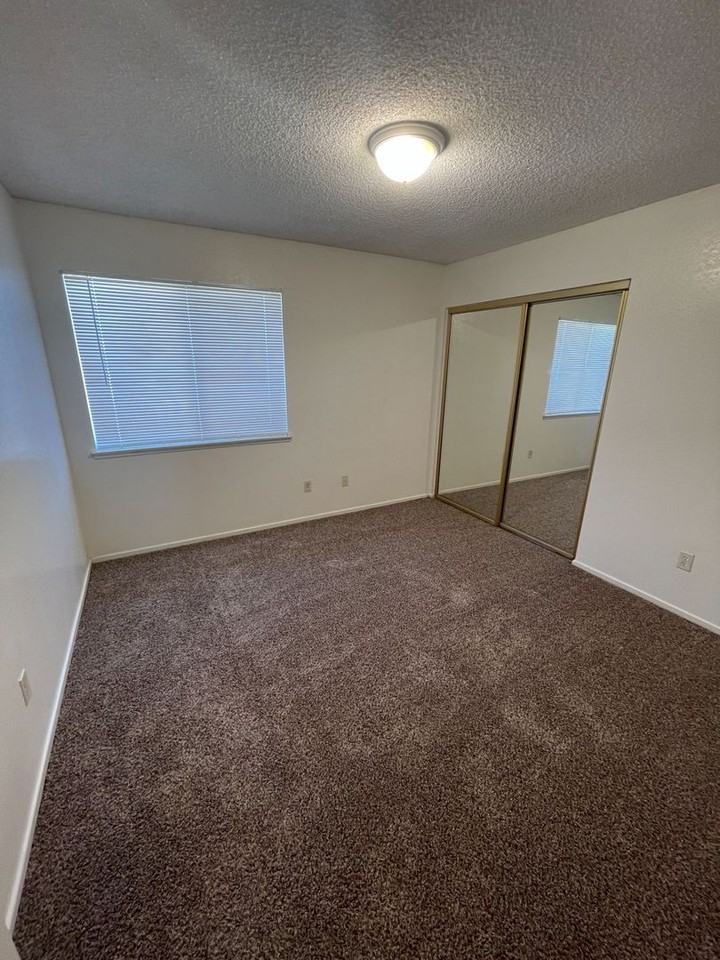 22174 Pahute Rd - Photo 7 of 19