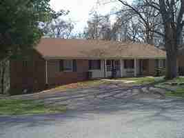 featured image of 106 Holmes Cir