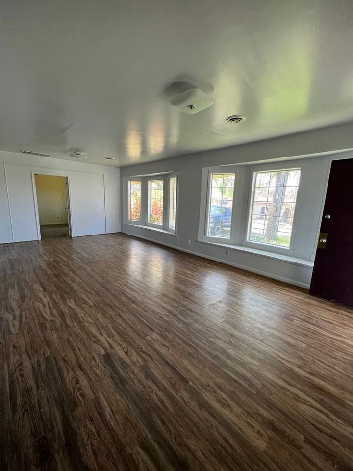 527 E Lowell St - Photo 2 of 6