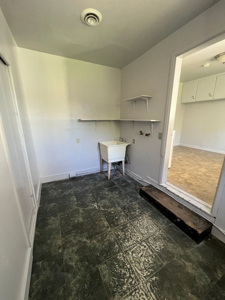 527 E Lowell St - Photo 5 of 6