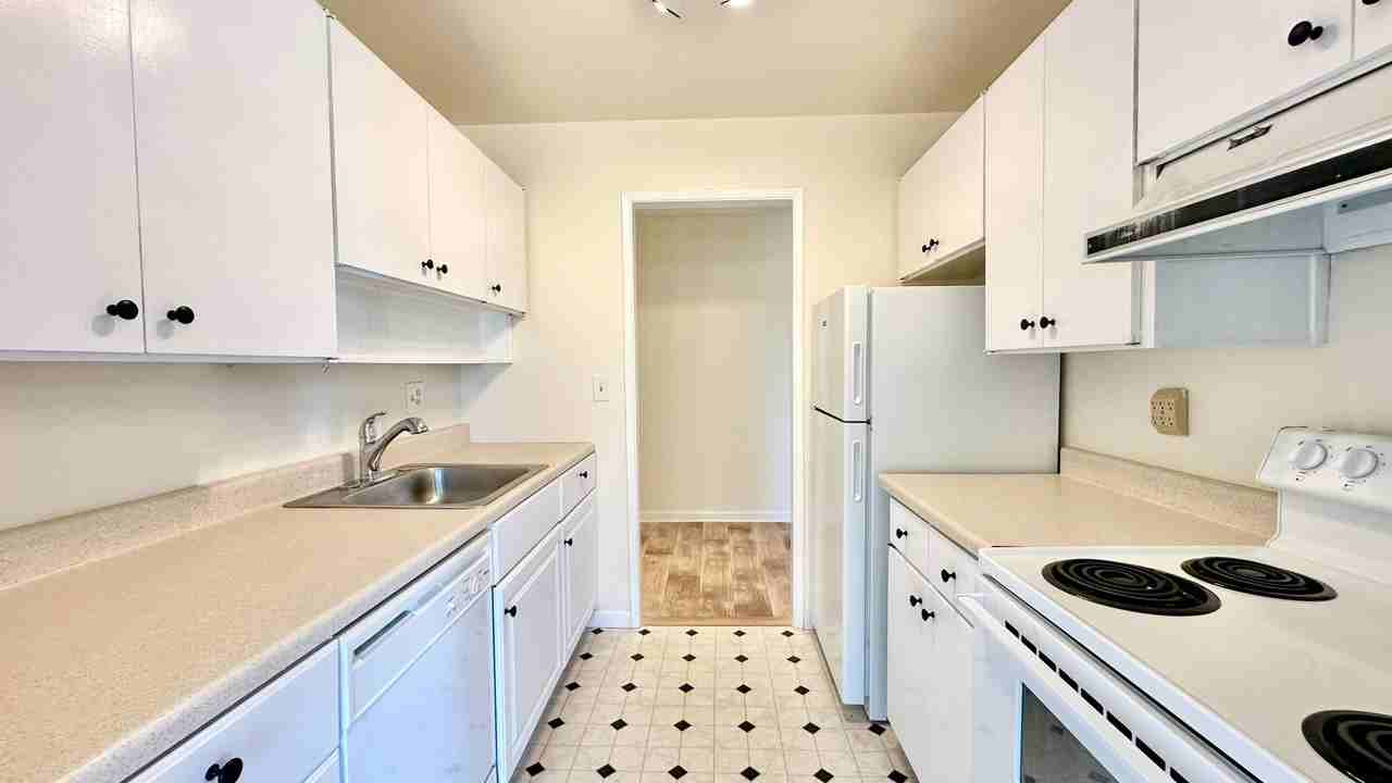 8 Admiral Dr #A227 - Photo 6 of 33